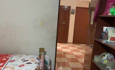 VENTA DE CASA EN URB. PANAMERICANA NORTE. 434 M2. 3 PISOS MAS AZOTEA. A UNA CUADRA DE LA AUTOPISTA PANAMERICANA NORTE.