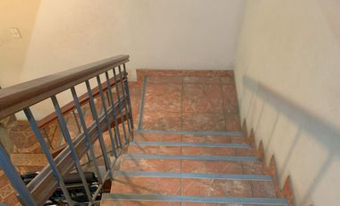 VENTA DE CASA EN URB. PANAMERICANA NORTE. 434 M2. 3 PISOS MAS AZOTEA. A UNA CUADRA DE LA AUTOPISTA PANAMERICANA NORTE.