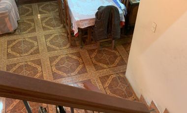 VENTA DE CASA EN URB. PANAMERICANA NORTE. 434 M2. 3 PISOS MAS AZOTEA. A UNA CUADRA DE LA AUTOPISTA PANAMERICANA NORTE.