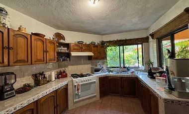 Condominio de cuatro casas estilo mexicano.