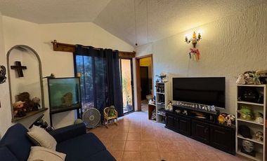 Condominio de cuatro casas estilo mexicano.