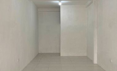 Local comercial en la Av 25 de junio y 23 de abril