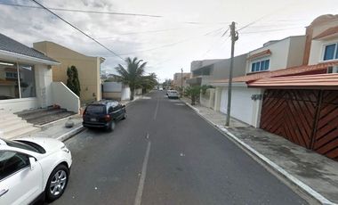 EXCELENTE CASA CON GRAN UBICACION Y GRAN PLUSVALIA AL ADQUIRIRLA MEDIANTE REMATE BANCARIO APROVECHA!!!