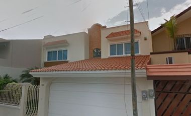 EXCELENTE CASA CON GRAN UBICACION Y GRAN PLUSVALIA AL ADQUIRIRLA MEDIANTE REMATE BANCARIO APROVECHA!!!