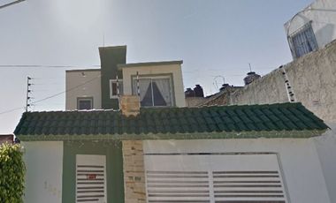 EXCELENTE CASA CON GRAN UBICACION Y GRAN PLUSVALIA AL ADQUIRIRLA MEDIANTE REMATE BANCARIO APROVECHA!!!