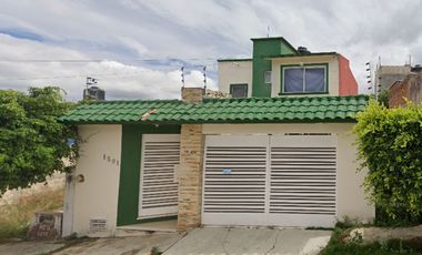 EXCELENTE CASA CON GRAN UBICACION Y GRAN PLUSVALIA AL ADQUIRIRLA MEDIANTE REMATE BANCARIO APROVECHA!!!