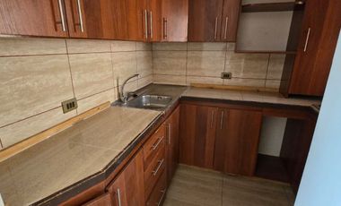 Miraflore Alto, con patio y estacionamiento