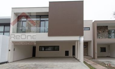 VENTA CASA NUEVA con ALBERCA en LA JOYA PRIVADA RESIDENCIAL Carretera Nacional Monterrey