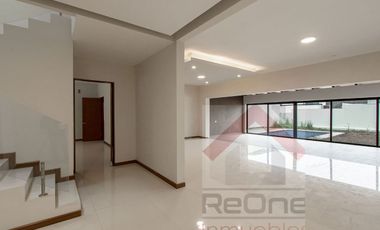VENTA CASA NUEVA con ALBERCA en LA JOYA PRIVADA RESIDENCIAL Carretera Nacional Monterrey