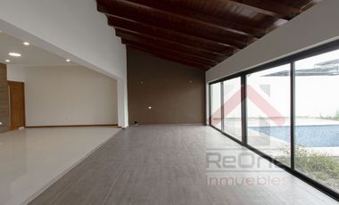 VENTA CASA NUEVA con ALBERCA en LA JOYA PRIVADA RESIDENCIAL Carretera Nacional Monterrey