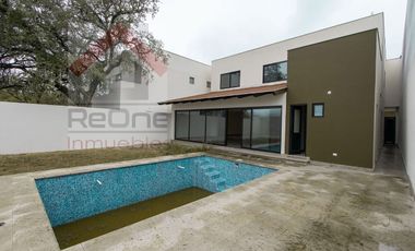 VENTA CASA NUEVA con ALBERCA en LA JOYA PRIVADA RESIDENCIAL Carretera Nacional Monterrey