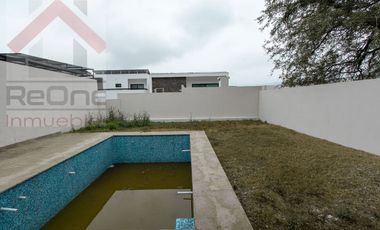 VENTA CASA NUEVA con ALBERCA en LA JOYA PRIVADA RESIDENCIAL Carretera Nacional Monterrey