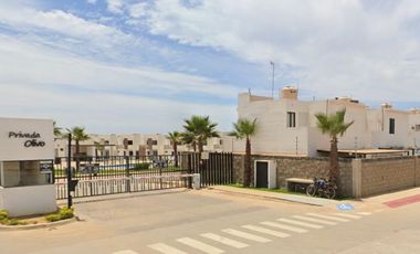 CASA EN VENTA EN PRIVADA OLIVO CERCA DE CENTRO COMERCIAL ACAYA MAZATLÁN