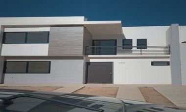 CASA EN VENTA EN PRIVADA OLIVO CERCA DE CENTRO COMERCIAL ACAYA MAZATLÁN