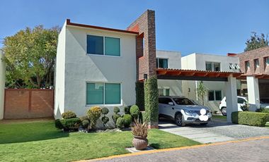 CASA EN VENTA LAS VIANDAS METEPEC TRES RECAMARAS Y 4 ESTACIONAMIENTOS