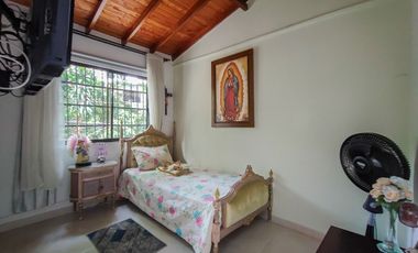 VENDO CASA EN ENVIGADO POR LA PALOMA