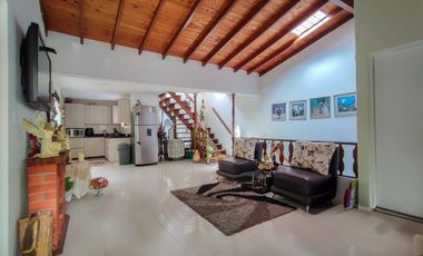VENDO CASA EN ENVIGADO POR LA PALOMA