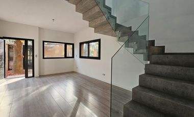 CASA EN VENTA | 4 dormitorios, cochera, gran galería y pileta | SAN JERÓNIMO 105