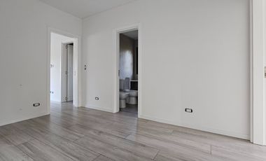 CASA EN VENTA | 4 dormitorios, cochera, gran galería y pileta | SAN JERÓNIMO 105