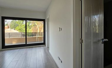 CASA EN VENTA | 4 dormitorios, cochera, gran galería y pileta | SAN JERÓNIMO 105