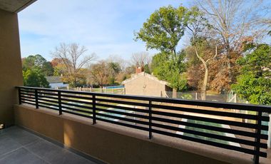 CASA EN VENTA | 4 dormitorios, cochera, gran galería y pileta | SAN JERÓNIMO 105