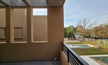 CASA EN VENTA | 4 dormitorios, cochera, gran galería y pileta | SAN JERÓNIMO 105