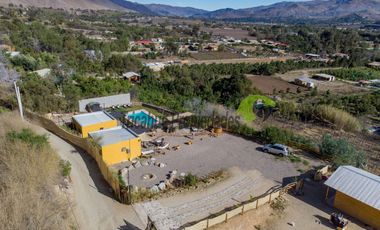 Terreno para turismo, con piscina y cabañas amobladas. Vicuña, Valle del Elqui. $220 millones