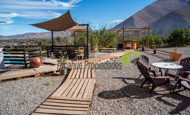 Terreno para turismo, con piscina y cabañas amobladas. Vicuña, Valle del Elqui. $220 millones