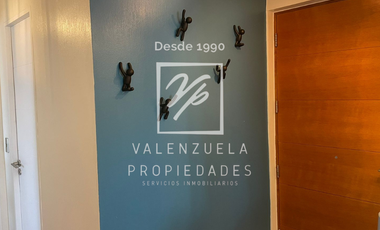Moderno y Renovado con 3 dormitorios y 2 baños. Condominio Alta Vista