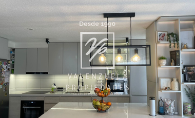 Moderno y Renovado con 3 dormitorios y 2 baños. Condominio Alta Vista