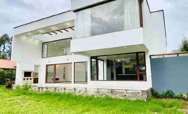 Casa en venta o renta, sector Churoloma en Tumbaco