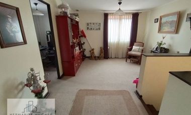 Hermosa y amplia casa en sector exclusivo de la comuna de Huechuraba.-