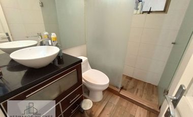 Hermosa y amplia casa en sector exclusivo de la comuna de Huechuraba.-