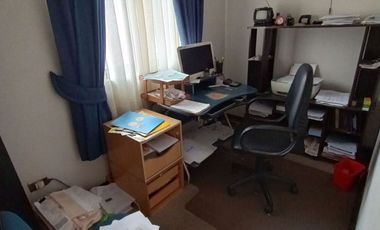 Hermosa y amplia casa en sector exclusivo de la comuna de Huechuraba.-