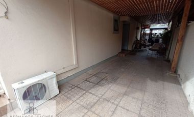 Hermosa y amplia casa en sector exclusivo de la comuna de Huechuraba.-