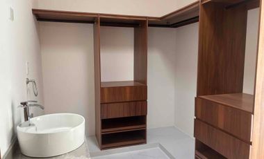 Casa en Venta en Lomas de la Rioja con recámara en planta baja