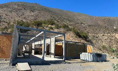 GRAN PARCELA EN CONDOMINIO LA AURORA CURACAVI CON CASA NO TERMINADA