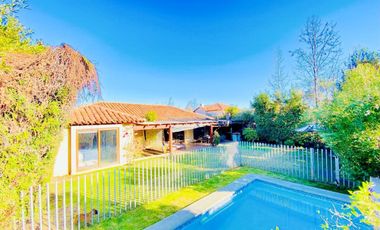 EN VENTA CASA CHILENA 1 PISO PIEDRA ROJA 3D 3B QUINCHO PISCINA TERRAZA LOGIA