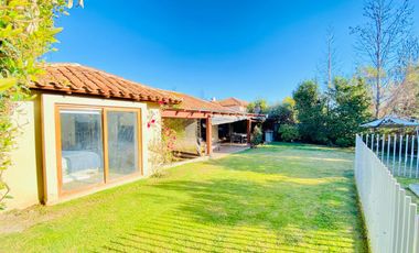 EN VENTA CASA CHILENA 1 PISO PIEDRA ROJA 3D 3B QUINCHO PISCINA TERRAZA LOGIA