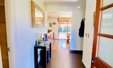 EN VENTA CASA CHILENA 1 PISO PIEDRA ROJA 3D 3B QUINCHO PISCINA TERRAZA LOGIA