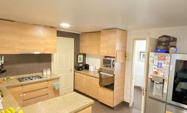 EN VENTA CASA CHILENA 1 PISO PIEDRA ROJA 3D 3B QUINCHO PISCINA TERRAZA LOGIA