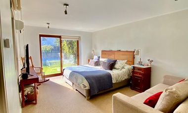 EN VENTA CASA CHILENA 1 PISO PIEDRA ROJA 3D 3B QUINCHO PISCINA TERRAZA LOGIA