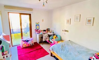 EN VENTA CASA CHILENA 1 PISO PIEDRA ROJA 3D 3B QUINCHO PISCINA TERRAZA LOGIA