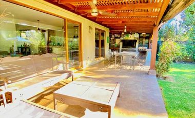 EN VENTA CASA CHILENA 1 PISO PIEDRA ROJA 3D 3B QUINCHO PISCINA TERRAZA LOGIA