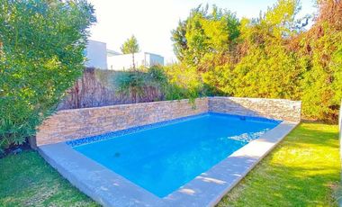 EN VENTA CASA CHILENA 1 PISO PIEDRA ROJA 3D 3B QUINCHO PISCINA TERRAZA LOGIA