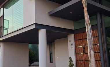 Hermosa residencia en renta en lomas de angelopolis