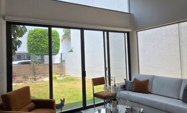 Hermosa residencia en renta en lomas de angelopolis