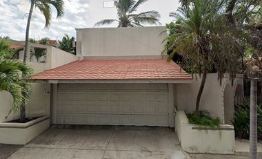 CASA EN VENTA  CON EXCELENTE EN UBUCACION, AV. NOGAL NO. 118 Y NO. 130  FRACC. FLORESTA CP. 91940	VERACRUZ	VERACRUZ