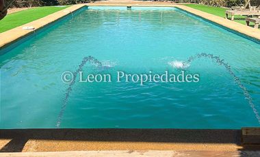 Leon Propiedades vende parcela de 1.5 ha, con 2 casas en sector Alhué, Curacaví.