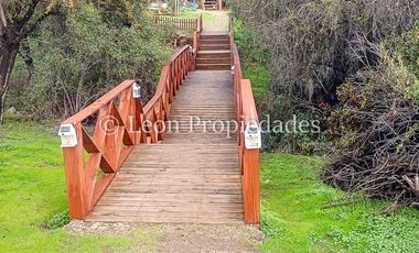 Leon Propiedades vende parcela de 1.5 ha, con 2 casas en sector Alhué, Curacaví.